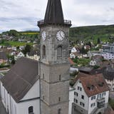 Der Turm der evangelischen Stadtkirche Steckborn braucht eine Sanierung, nicht nur weil er kippt.  (Bild: PD)