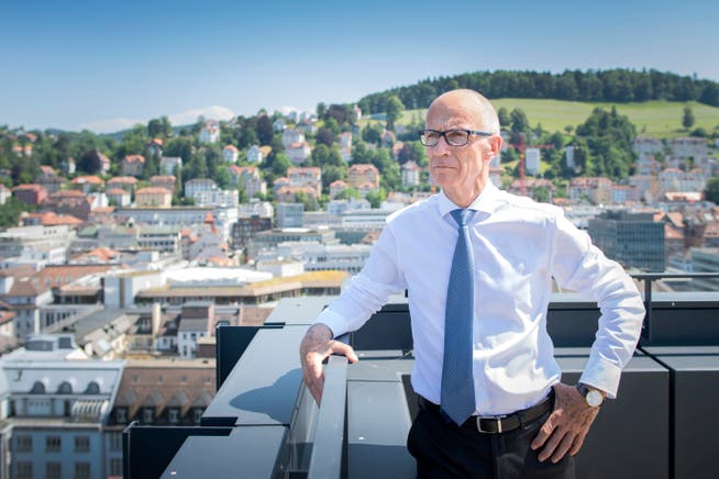 Stadtpräsident Thomas Scheitlin auf dem Dach des Rathauses in St. Gallen (Bild: Urs Bucher - 4. Juli 2019)