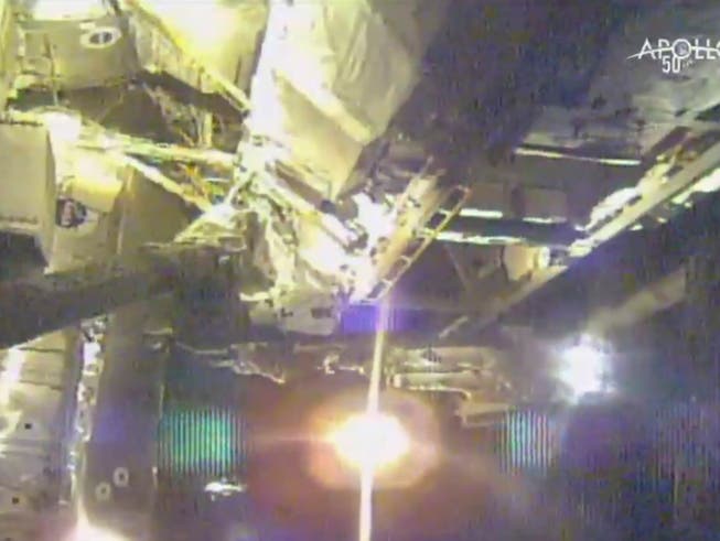 Anspruchsvolle Reparatur an der internationalen Raumstation ISS: Der italienische Raumfahrer Luca Parmitano und der US-Amerikaner Andrew Morgan haben das Magnetspektrometer AMS an der ISS geflickt. (Bild: KEYSTONE/AP NASA)