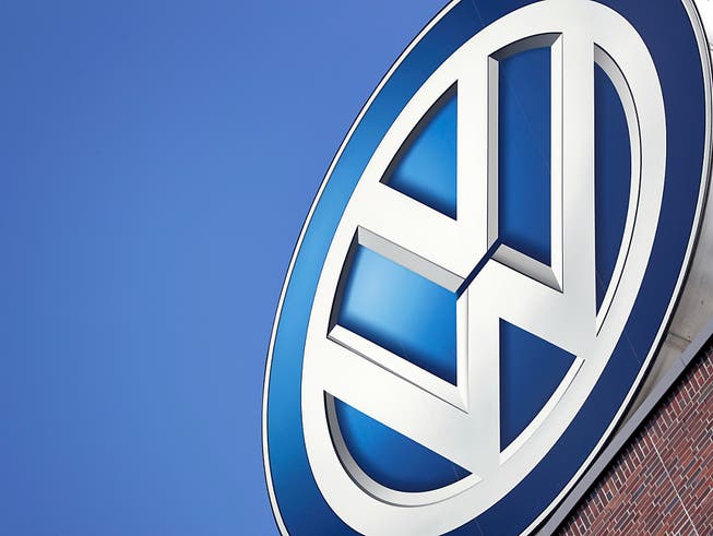 Der Volkswagen-Konzern hat seine Umsatz- und Gewinnziele für 2020 gesenkt. (Bild: KEYSTONE/AP/MICHAEL SOHN)