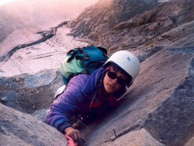 Die iranische Höhenbergsteigerin und Bergführerin Parastoo Abrishami in Aktion. (Bild: Alpines Museum Bern)