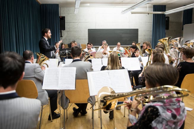 Die Brass-Band Rickenbach bei der Hauptprobe im Kubus in Rickenbach. (Bild: Manuela Jans-Koch, 17. November 2019)