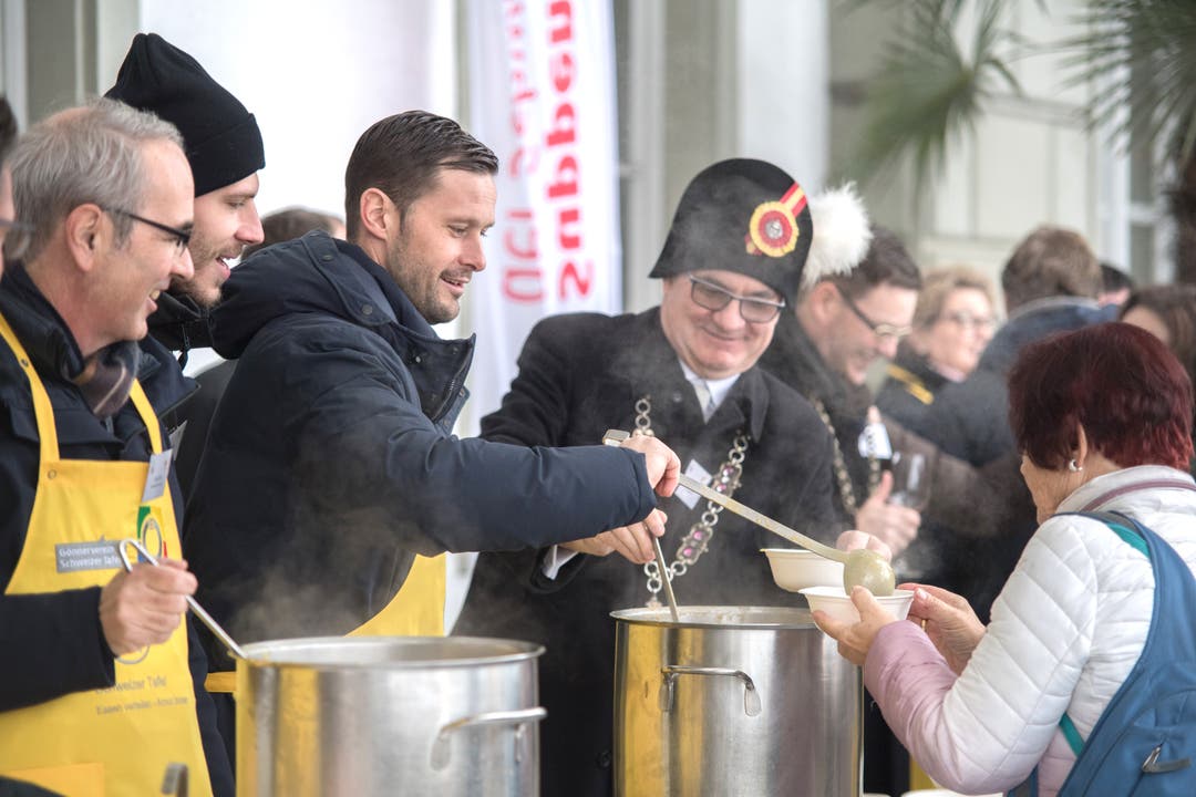 Dave Zibung vom FC Luzern hat ebenfalls Suppe geschöpft. (Bild: Pius Amrein, Luzern, 21. November 2019)