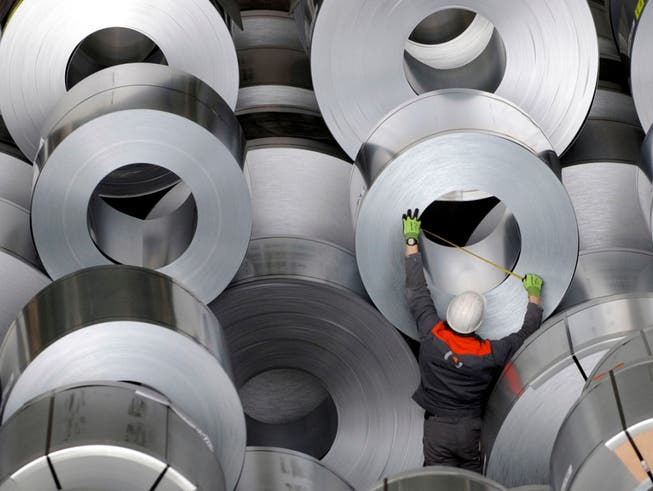 Die Schweiz hat am Donnerstag bei einem Treffen in Brüssel die EU erneut für ihre Schutzzölle auf Stahl kritisiert. (Bild: KEYSTONE/AP dapd/NIGEL TREBLIN)