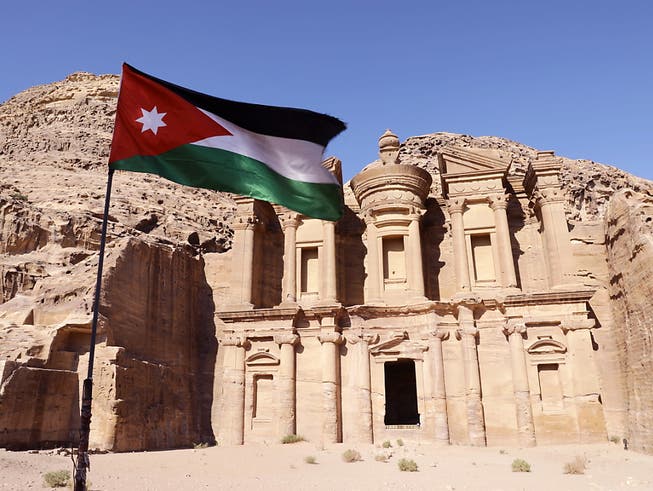 Die im Süden Jordaniens gelegene Felsenstadt Petra ist eine der grössten Sehenswürdigkeiten des Nahen Ostens und seit 1985 Unesco-Weltkulturerbe. (Bild: KEYSTONE/EPA/AMEL PAIN)