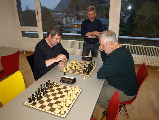 Die Organisatoren des Innerschweizer Schachtages 2019 (von links): OK-Präsident Urs von Wyl, Fredy Meier und David Sonder. (Bild: Kurt Liembd, Stansstad, 20. November 2019)