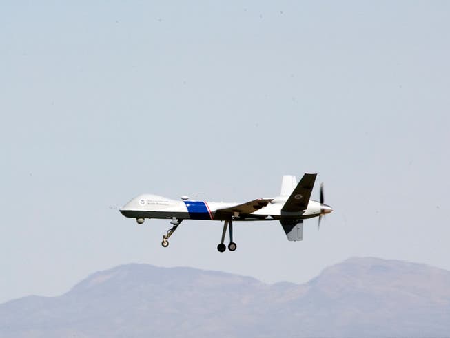 Eine US-Drohne vom Typ «Predator». Die USA setzten nach eigenen Angaben Aufklärungsdrohnen über Libyen ein, um die Sicherheitssituation und Terroristen zu überwachen. (Bild: KEYSTONE/AP/JOHN MILLER)