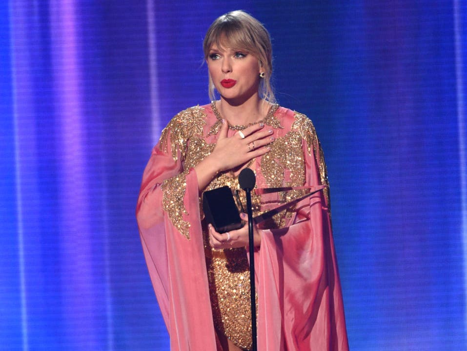 Sie hat Pop-König Michael Jackson überholt: US-Sängerin Taylor Swift gilt bei den American Music Awards als neue Rekordhalterin. (Bild: KEYSTONE/AP Invision/CHRIS PIZZELLO)