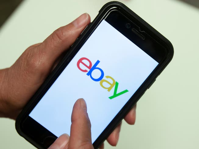 Ebay verkauft seine Ticketbörse Stubhub an den Schweizer Konkurrent Viagogo. (Bild: KEYSTONE/AP/WILFREDO LEE)