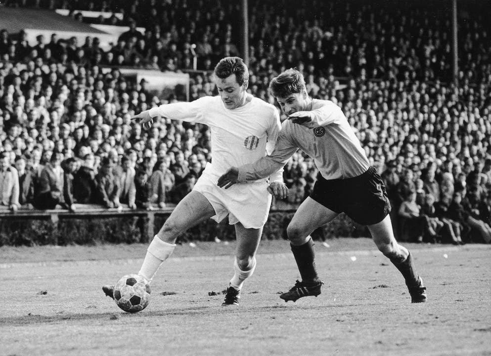 1966: FCZ-Spieler Köbi Kuhn im Derby gegen GC. (Bild: Matthias Scharrer)