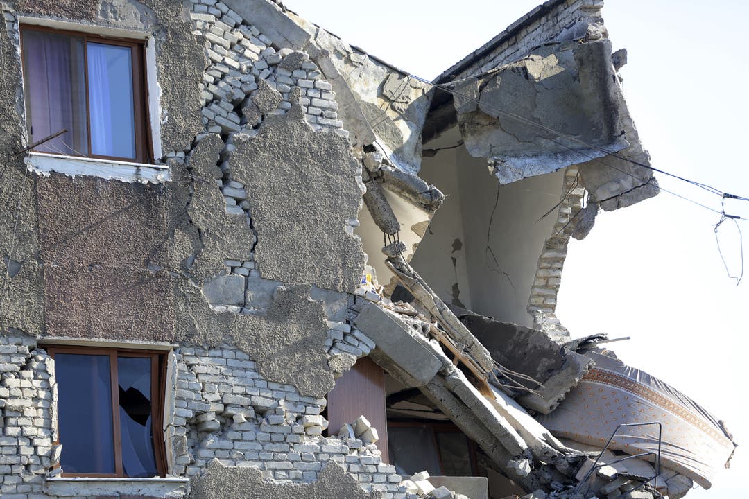 Zahlreiche Häuser wurden in der Gegen stark beschädigt. 