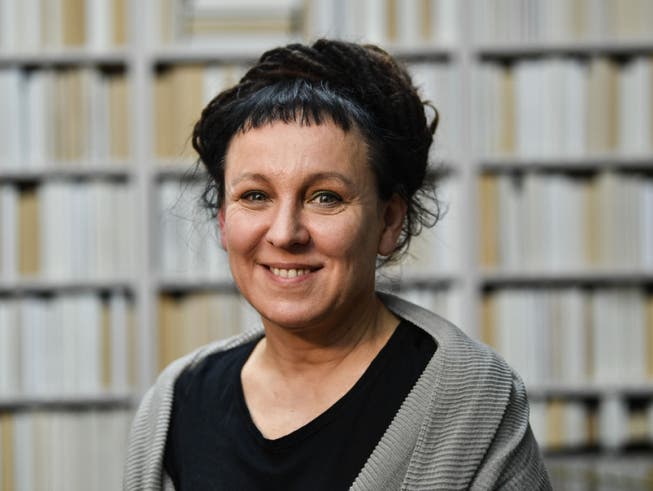 Die polnische Literaturnobelpreisträgerin Olga Tokarczuk wird im März 2020 ihre kürzlich abgesagten Termine in der Schweiz nachholen. Am 17. März tritt sie etwa im Kunstmuseum Basel auf. (Bild: Keystone/AP/MARTIN MEISSNER)