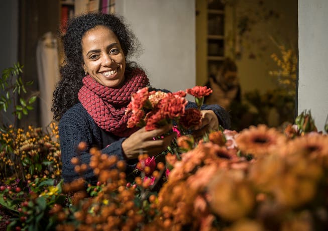 Yohana Okbaselasie an ihrem Arbeitsort im Amriswiler Blumenladen Ginkgo. (Bild: Reto Martin)