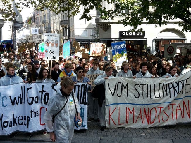 Klimastreik in St. Gallen am 20. September. Die geplante Kundgebung vom 29. November in der St. Galler Innenstadt ist abgesagt - laut den Organisatoren wegen «Schwierigkeiten mit der Stadtpolizei». (Bild: Michael Nyffenegger, Keystone-SDA)
