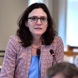 Yvonne Suter im St.Galler Kantonsparlament (Bild: Regina Kühne, Septembersession 2019)