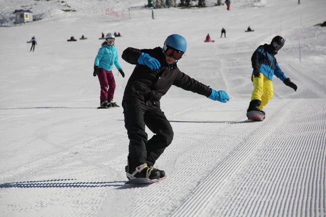 Auch Snowboarder werden im Schneesportlager fachmännisch unterrichtet. (Bild: PD)