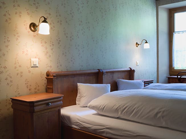 Hotelbetten in der Schweiz waren auch im September gut besetzt. Allerdings hat sich das Übernachtungswachstum etwas verlangsamt. (Bild: KEYSTONE/GAETAN BALLY)
