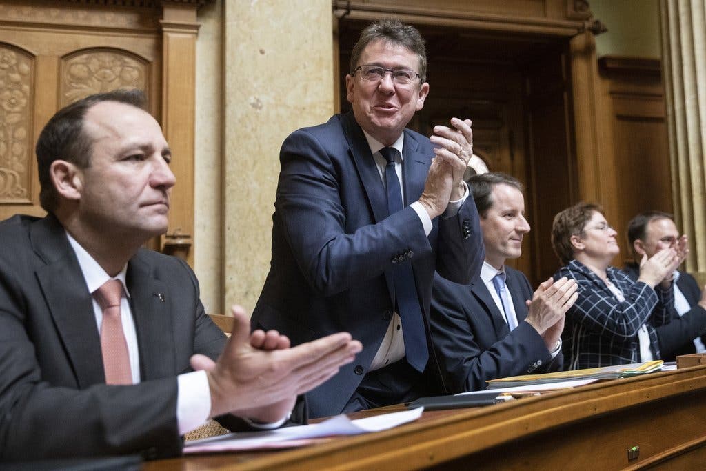 SVP-Parteipräsident Albert Rösti freut sich über die Wiederwahl seiner beiden Bundesräte.