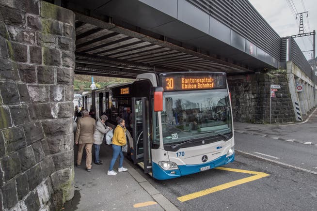 An der Haltestelle Kreuzstutz in Luzern hält jetzt neu der Bus der Linie 30. 