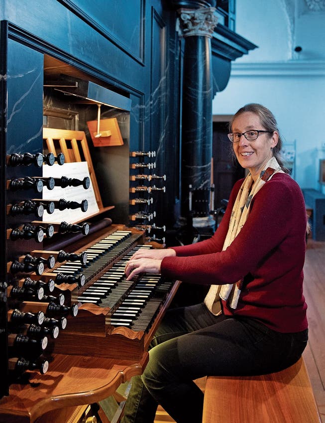 Judith Gander-Brem ist an der Orgel in der Pfarrkirche St. Peter und Paul ganz in ihrem Element.