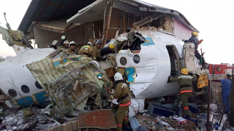 Passagierjet in Kasachstan abgestürzt - mindestens 14 Tote