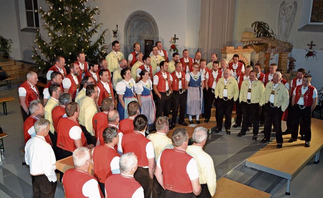 Der Gesamtchor, bestehend aus Säntisgruess, Thurtal und Churfirstenchörli, singt als Zugabe den Naturjodel «de Wildhuser».