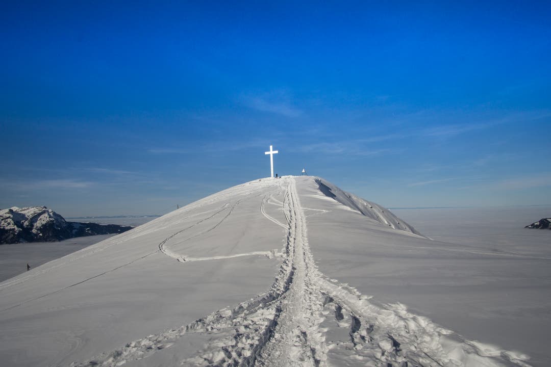 Schneeschuhspur zum Buochserhorn an einem perfekten Wintertag. (Bild: Vinzenz Blum, 6. Februar 2019)