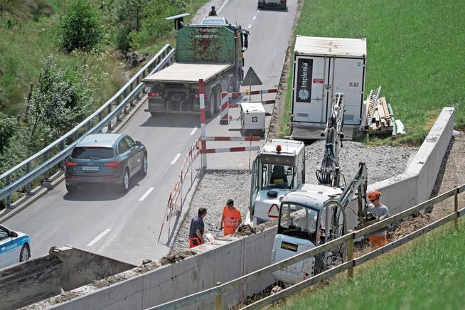 Der Ausbau der Bürgenstockstrasse kommt unter dem Strich 300'000 Franken teurer. (Bild: Corinne Glanzmann (Obbürgen, 19. Juli 2017))