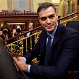 Pedro Sánchez erreicht das Parlament für die Debatte. (Bild: Chema Moya / Keystone, Madrid, 13. Februar 2019)
