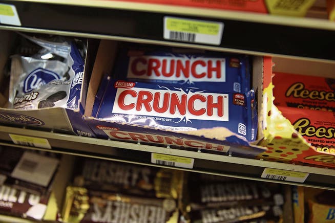 Von Nestlé als Teil der US-Süsswarensparte an Ferrero verkauft: «Crunch Bars» in einem Geschäft in Miami. (Bild: Joe Raedle/Getty (16. Januar 2018))