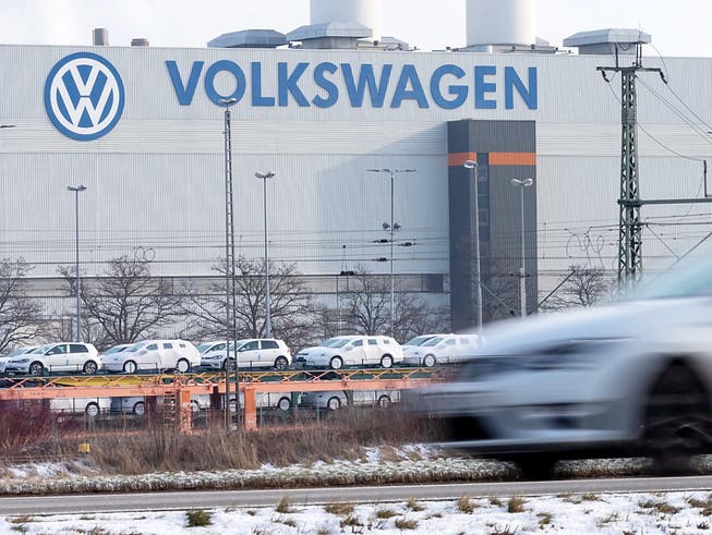 Der VW-Konzern verkauft weniger Autos. (Bild: KEYSTONE/EPA/UWE MEINHOLD)