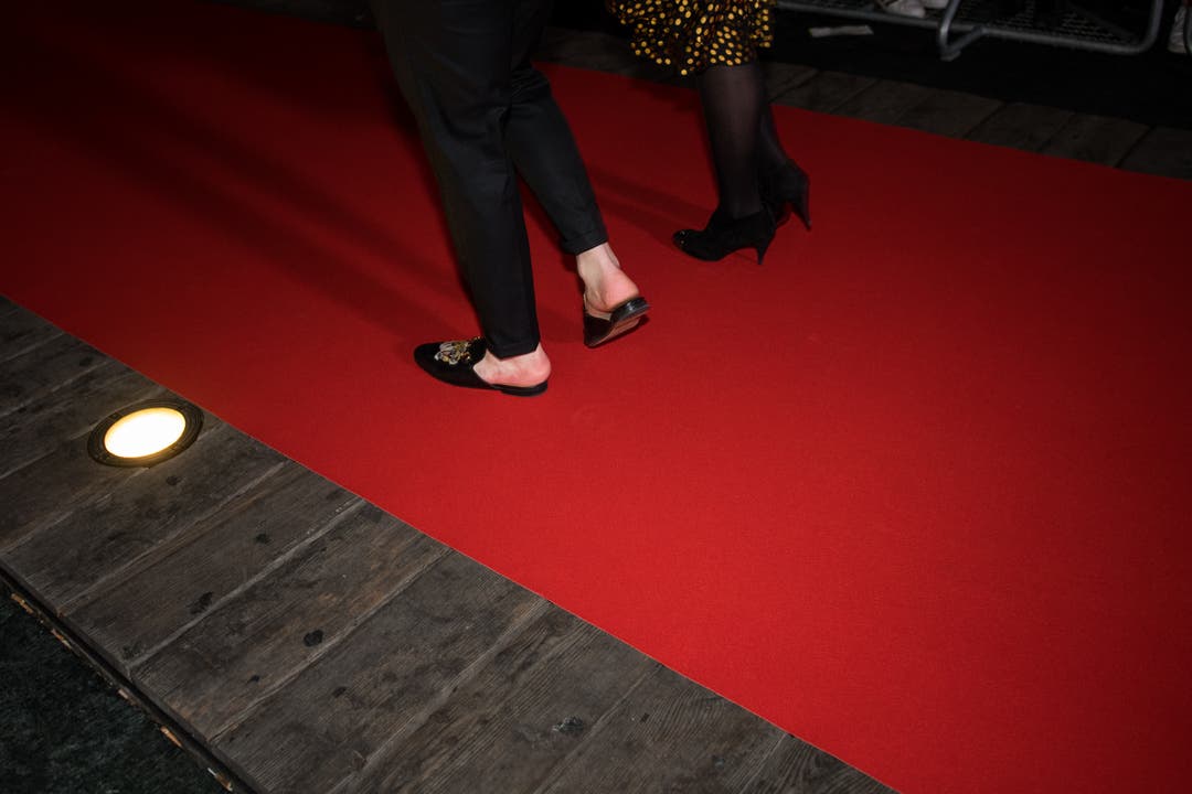 Baschis Schuhe auf dem Roten Teppich. (Bild: Roger Grütter (Luzern, 16. Februar 2019))