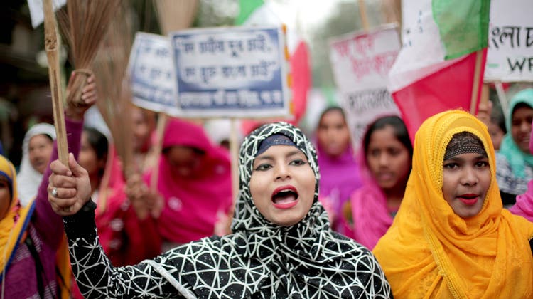 Frauen während eines Protests im Bundesstaat Kalkutta im Osten Indiens. Die Aktivisten fordern ein Verbot des Alkoholverkaufs in ihrem Bundesstaat. (Bild: Piyal Adhikary/EPA (17. Dezember 2018)