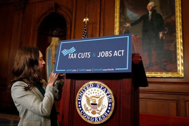 Mit dem «Tax Cuts and Jobs Act» befeuern die USA den internationalen Steuerwettbewerb.Bild: Jacquelyn Martin/AP (Washington, 16. November 2017)
