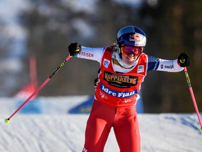 Die Schweizer Weltcup-Leaderin Fanny Smith feiert in Russland ihren 18. Weltcupsieg, den fünften in dieser Saison (Bild: KEYSTONE/EPA TT NEWS AGENCY/PONTUS LUNDAHL)