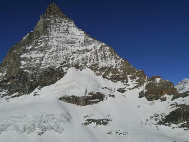 Die beiden Bergsteiger stürzten an der Ostflanke des Matterhorns rund 600 Meter in die Tiefe. (Bild: Kantonspolizei Wallis)