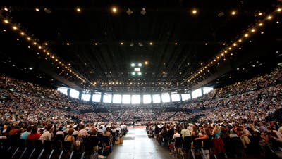 Grosse Anziehungskraft: Am Bezirkskongress der Zeugen Jehovas nahmen 2009 im Zürcher Hallenstadion 8000 Personen teil. (Alessandro Della Bella/Keystone, 25. Juli 2009)
