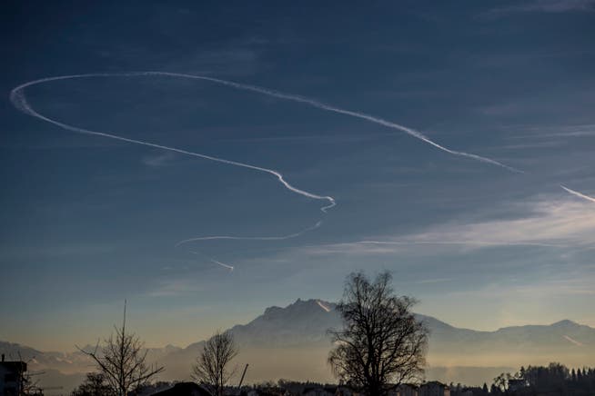 Ein Blick in den Himmel und die Gedanken schweifen ab. Bild: Pius Amrein (Eschenbach, 13. Februar 2019)