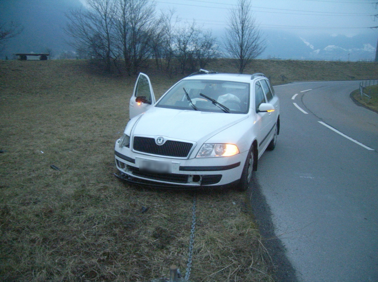 Teures Abenteuer: 14-Jähriger Verursacht Mit Dem Auto Seiner Eltern In ...