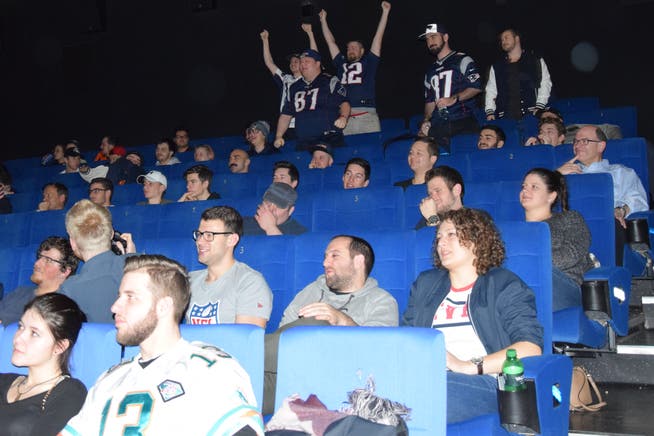 Die Fans der New England Patriots können jubeln. Soeben hat ihr Team den Super Bowl gewonnen. (Bild: Gianni Amstutz)