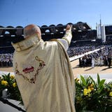 Papst Franziskus während seiner Messe im grössten Fussballstadion von Abu Dhabi. (Bild: Luca Zennaro/EPA, 5. Februar 2019)