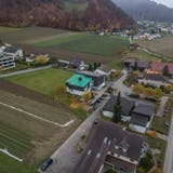 Blick auf Wikon mit dem Gemeindehaus (grünes Dach). (Bild: Dominik Wunderli, 15. November 2018)