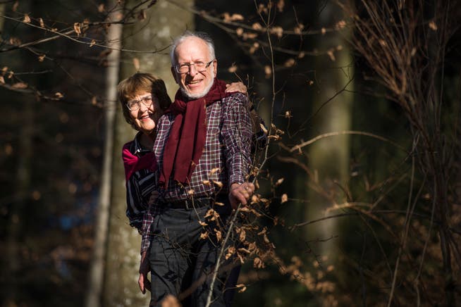 Jean Berner und Annie Berner-Hürbin vom Verein Klima-Grosseltern im Wald bei der Oberseeburghalde. (Bild: Dominik Wunderli, Luzern, 27. Februar 2019)