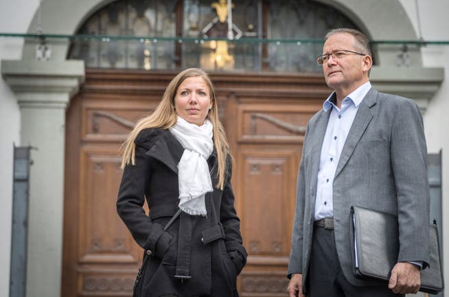 Sarah Bill und ihr Vater Rolf hoffen darauf, dass die Verwaltungsrichter in Weinfelden ihnen Gehör schenken. (Bild: Andrea Stalder).
