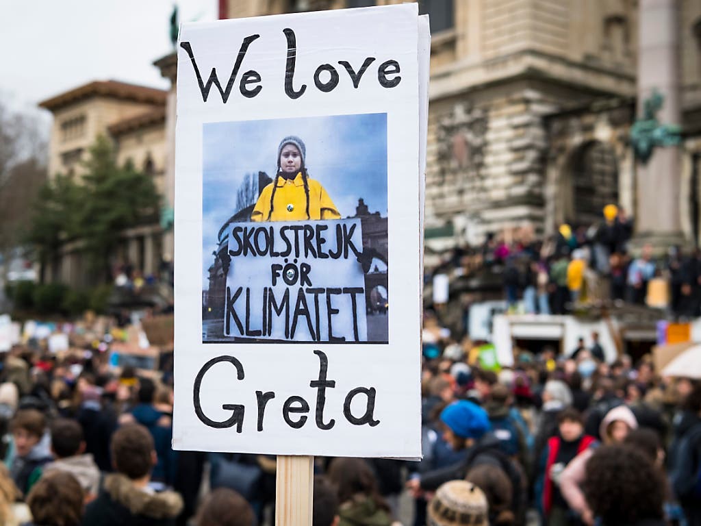 Greta-Thunberg-Plakat in Lausanne. (Bild: KEYSTONE/JEAN-CHRISTOPHE BOTT)