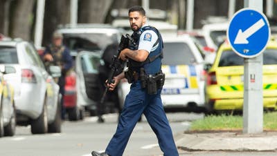 Attacke auf zwei Moscheen in Neuseeland ++ Mindestens 49 Tote ++ Premierministerin stuft Angriff als Terrorakt ein