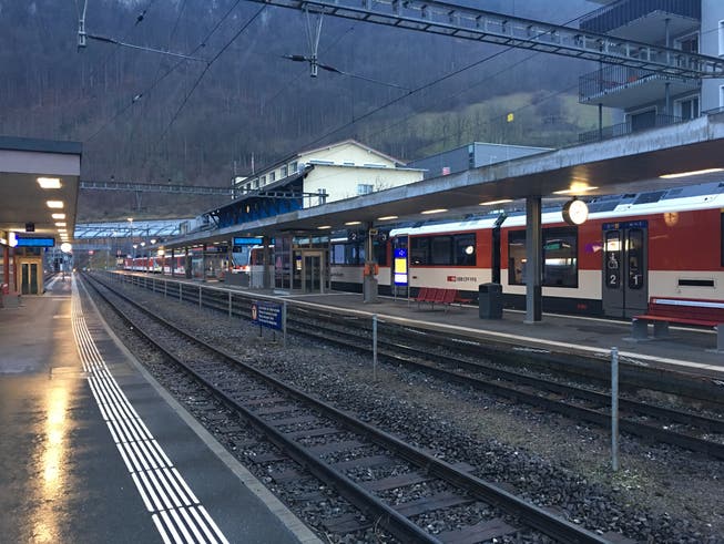 Tote Hose: Am Bahnhof Hergiswil ist für Zugreisende rund einen Monat lang Endstation. (Bild: David von Moos, Hergiswil, 18. März 2019)