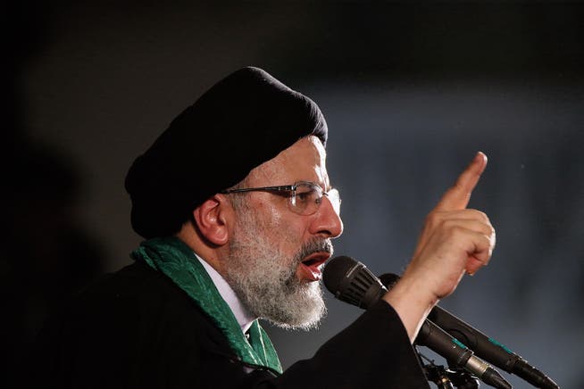 Ebrahim Raisi gilt als regimetreuer Kleriker. Bild: Vahid Selemi/AP (Teheran, 16. Mai 2017)