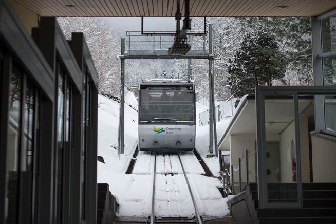 An der Zugerberg Bahn wurde ein Frostschaden entdeckt, jetzt wird sie repariert. (Bild: Maria Schmid, Zug, 11. Januar 2019)