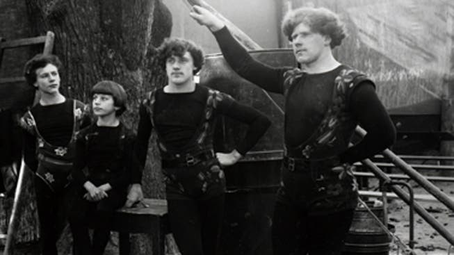 Die Seiltänzer Karl, Eugen, Rudolf und Friedrich Knie um das Jahr 1900. Die vier Brüder gründen 1919 den National-Circus Gebrüder Knie. (Bild: PD/Knie Familienarchiv)